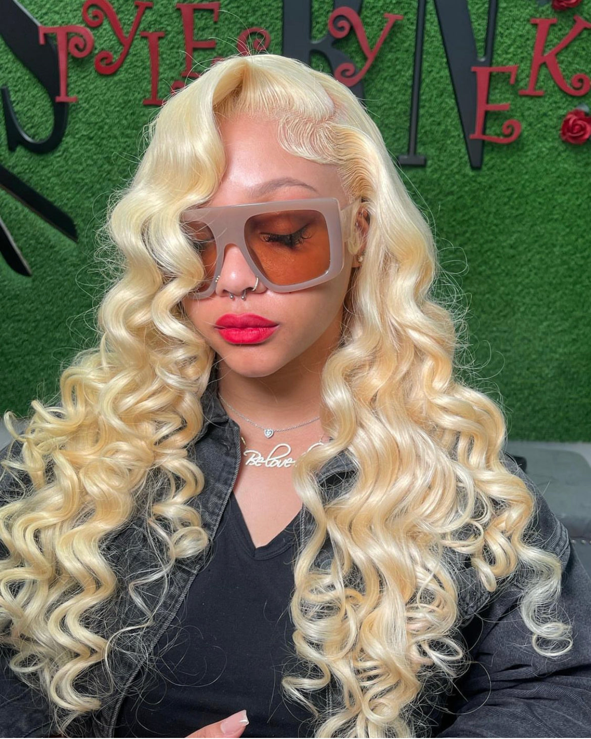 613 Blonde Body Wave Human Hair 13x4 Lace Front Wigs